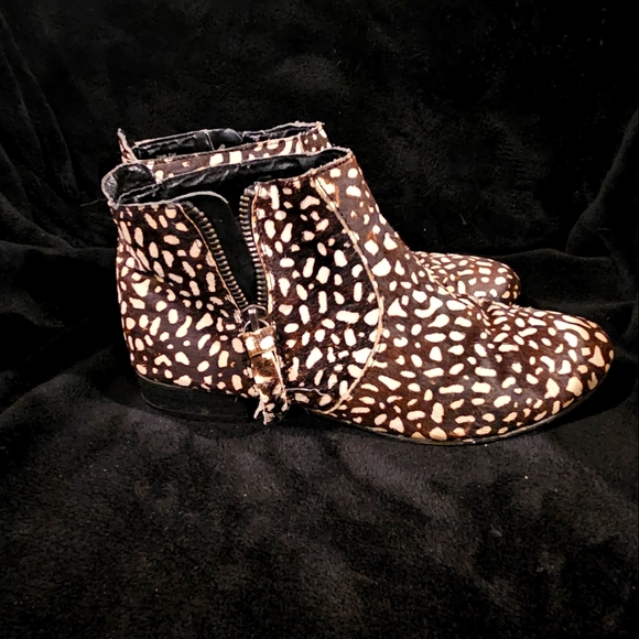 Super Cute Leopard Print Ankle Boots DOLCE VITA size 6 - Picture 1 of 6